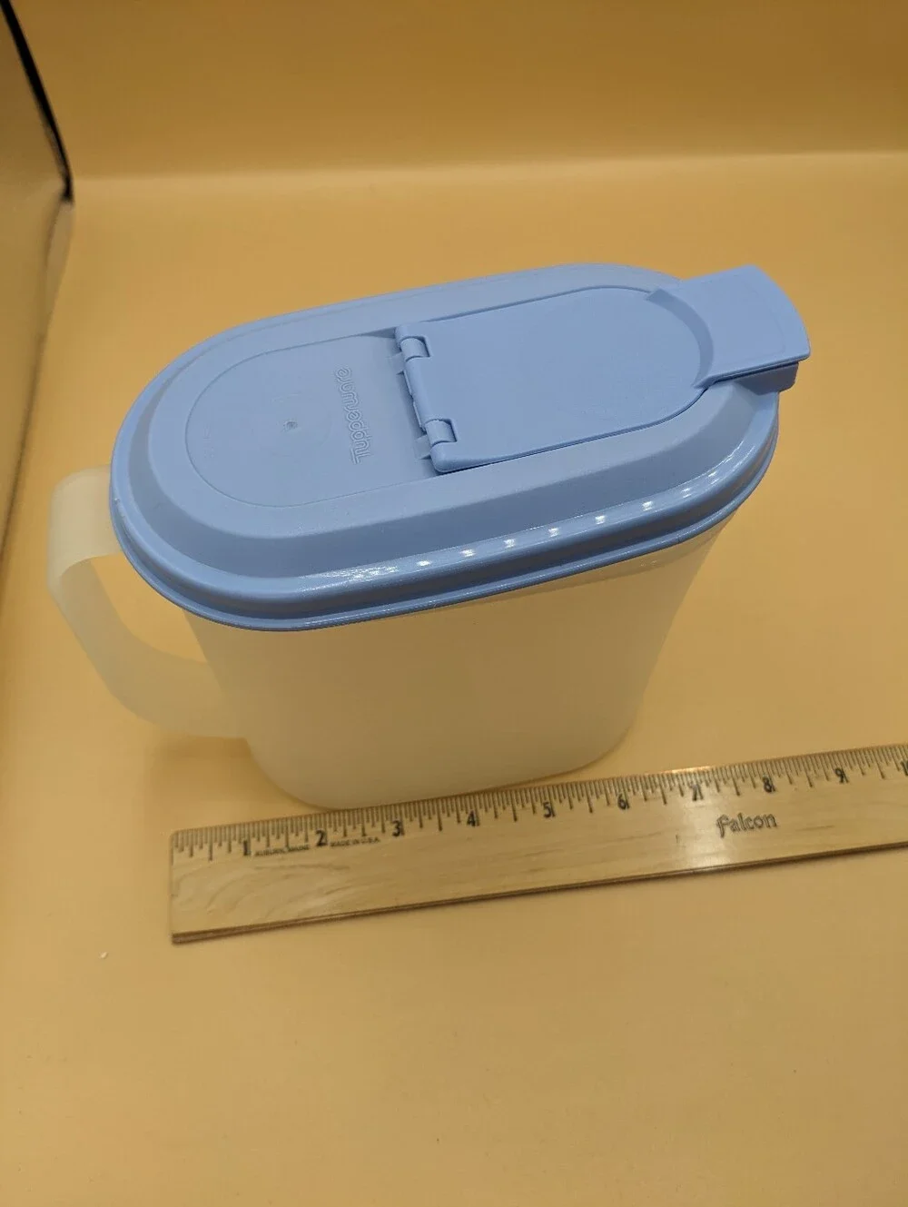 Tupperware 1 Qt Slim Pitcher 2189D-1 Blue Flip Top Lid 2010B-3 2011B-8 Pre-owned